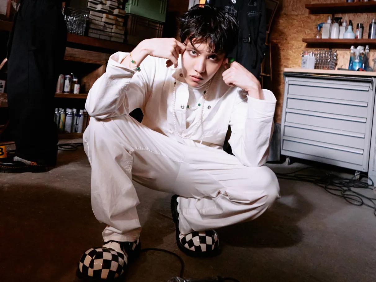 j-hope: MORE