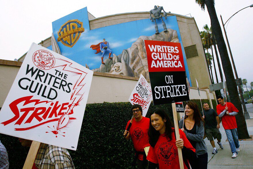 Hollywood, Both Frantic and Calm, Braces for Writers’ Strike