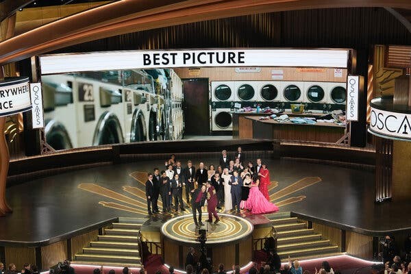 Oscars’ Best Picture Hopefuls Must Spend More Time in Theaters