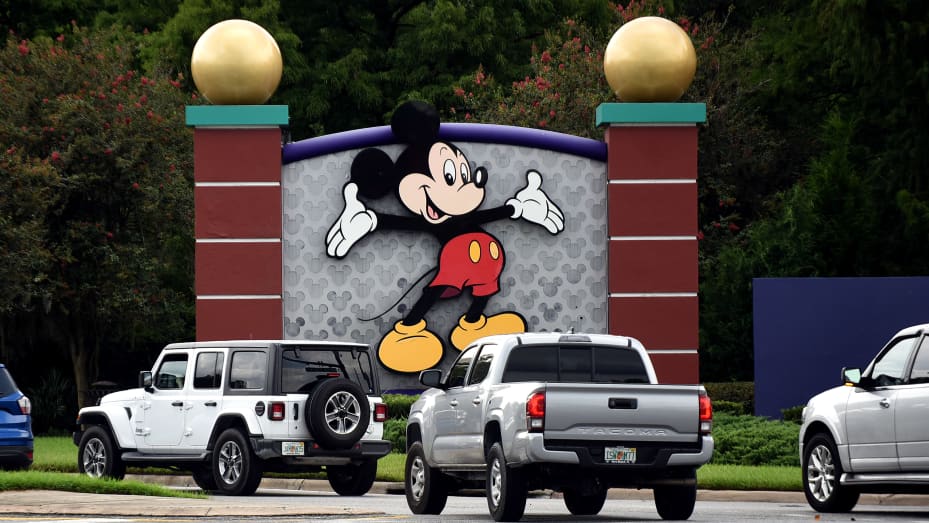 Disney or Netflix: Traders lay bets on which streaming stock can end 2021 strong