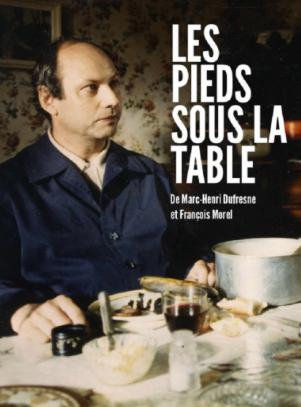 Les pieds sous la table